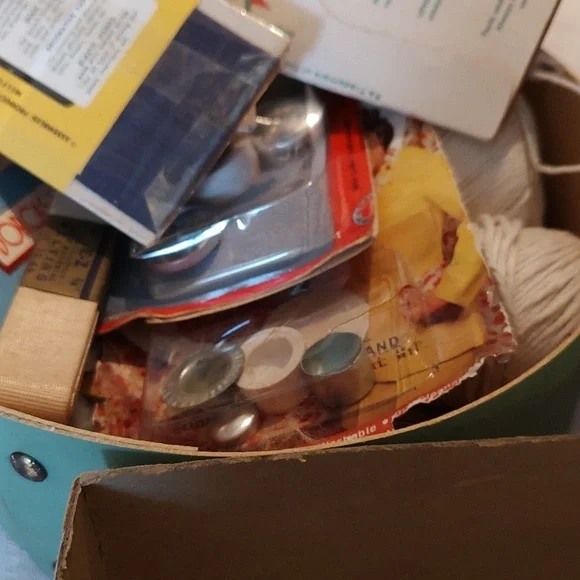 Two Pieces Of Vintage House Items - Picture 9 of 9